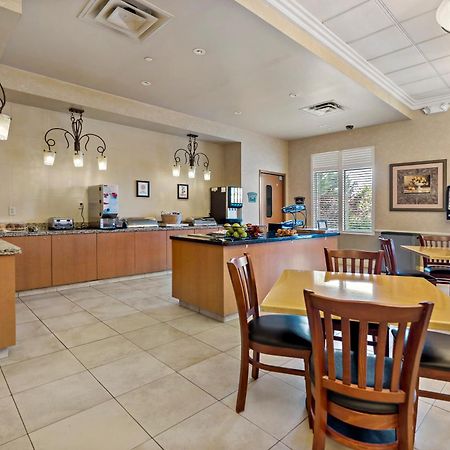 The Inn At Charles Town / Hollywood Casino Экстерьер фото